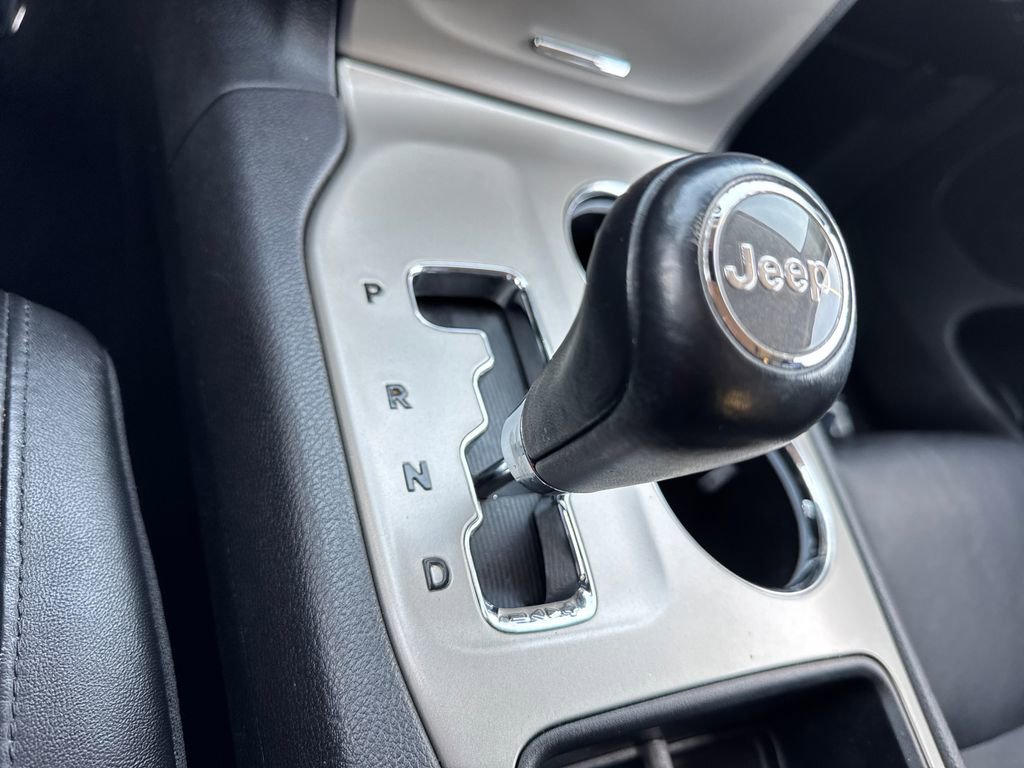 Used 2013 Jeep Grand Cherokee Laredo image 30