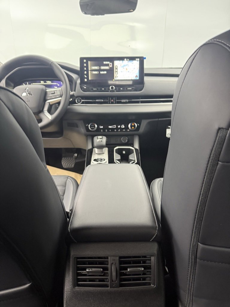 New 2025 Mitsubishi Outlander SEL image 30