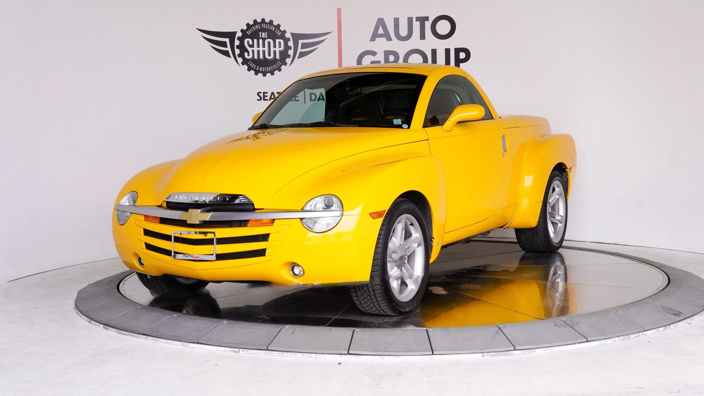 Used 2006 Chevrolet SSR w/ Preferred Equipment Group image 3