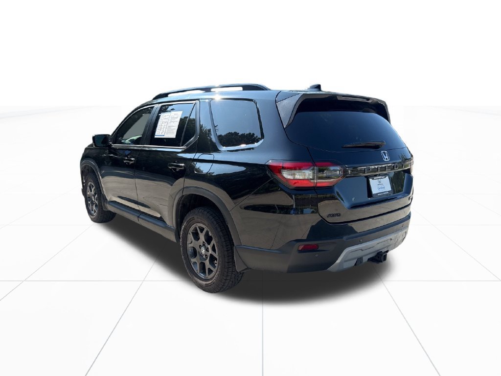 Certified 2025 Honda Pilot TrailSport image 6