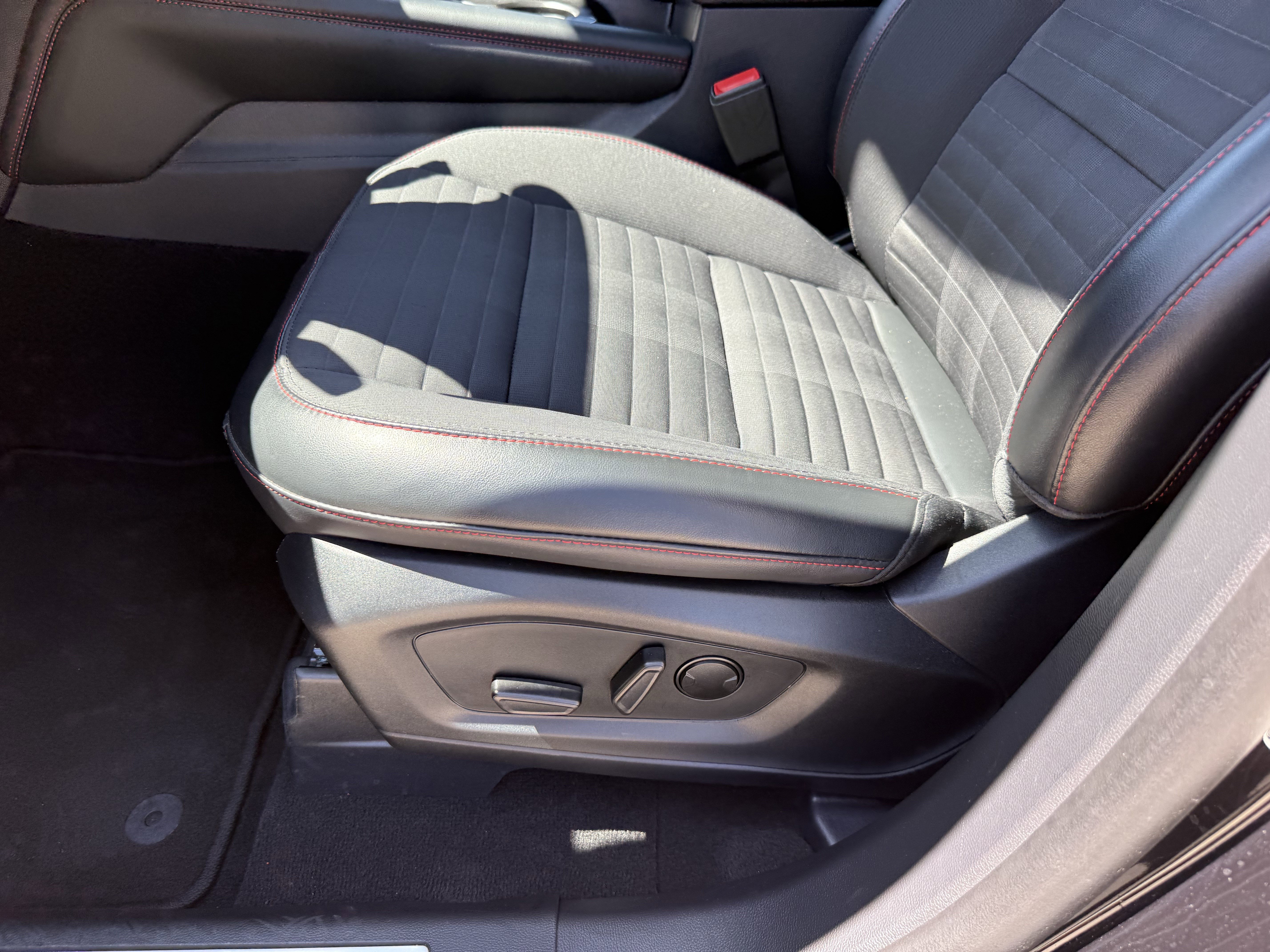 Used 2025 Ford Explorer ST-Line image 30