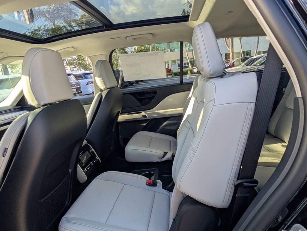 New 2026 Lincoln Aviator 2WD image 13