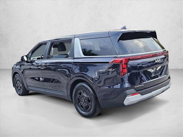 Used 2025 Kia Carnival LX FWD image 7