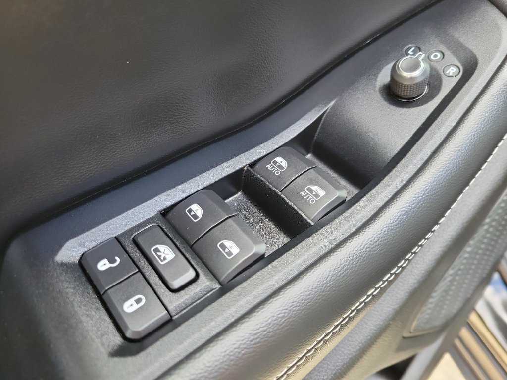 Used 2023 Jeep Grand Cherokee Laredo X AWD/4WD image 18