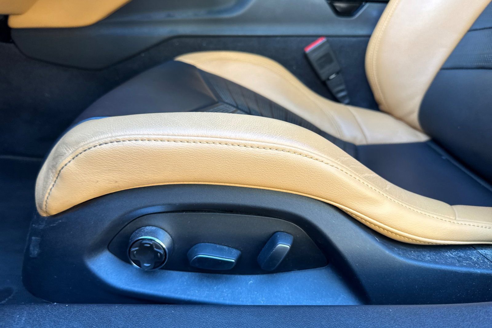 Used 2020 Chevrolet Corvette Stingray Premium Cpe w/ 3LT Preferred Equipment Group image 14