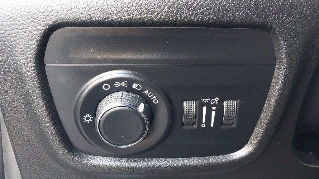 Certified 2023 Jeep Grand Cherokee Laredo image 29