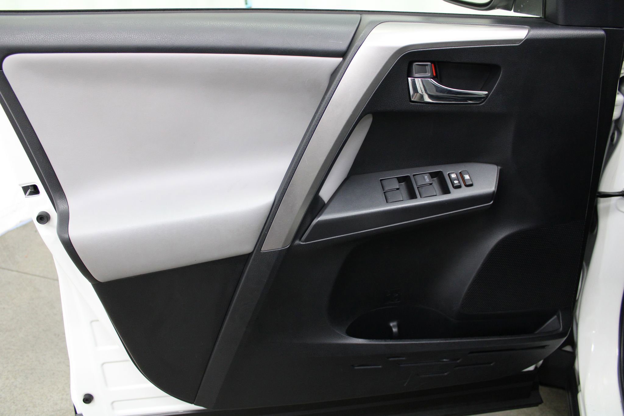 Used 2017 Toyota RAV4 XLE w/ Plus Special Value Package image 13