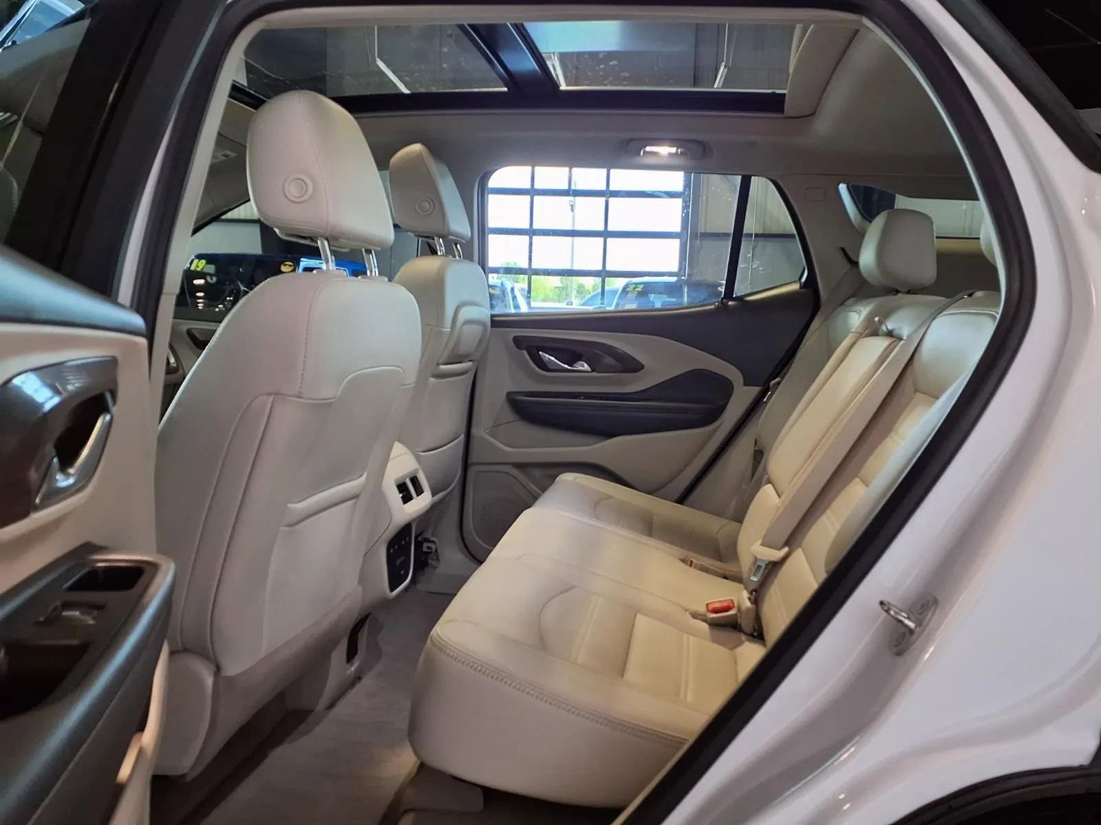 Used 2023 GMC Terrain Denali w/ Denali Premium Package AWD/4WD image 14