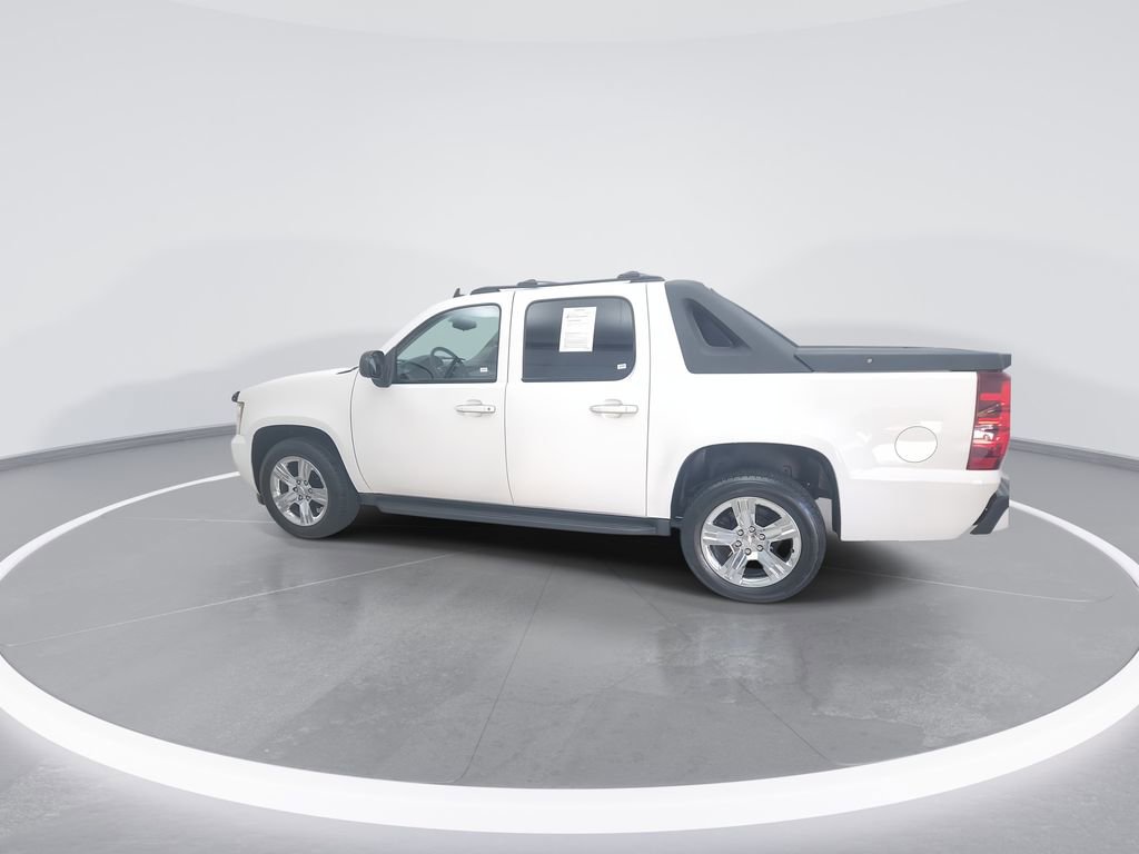 Used 2011 Chevrolet Avalanche LS image 6