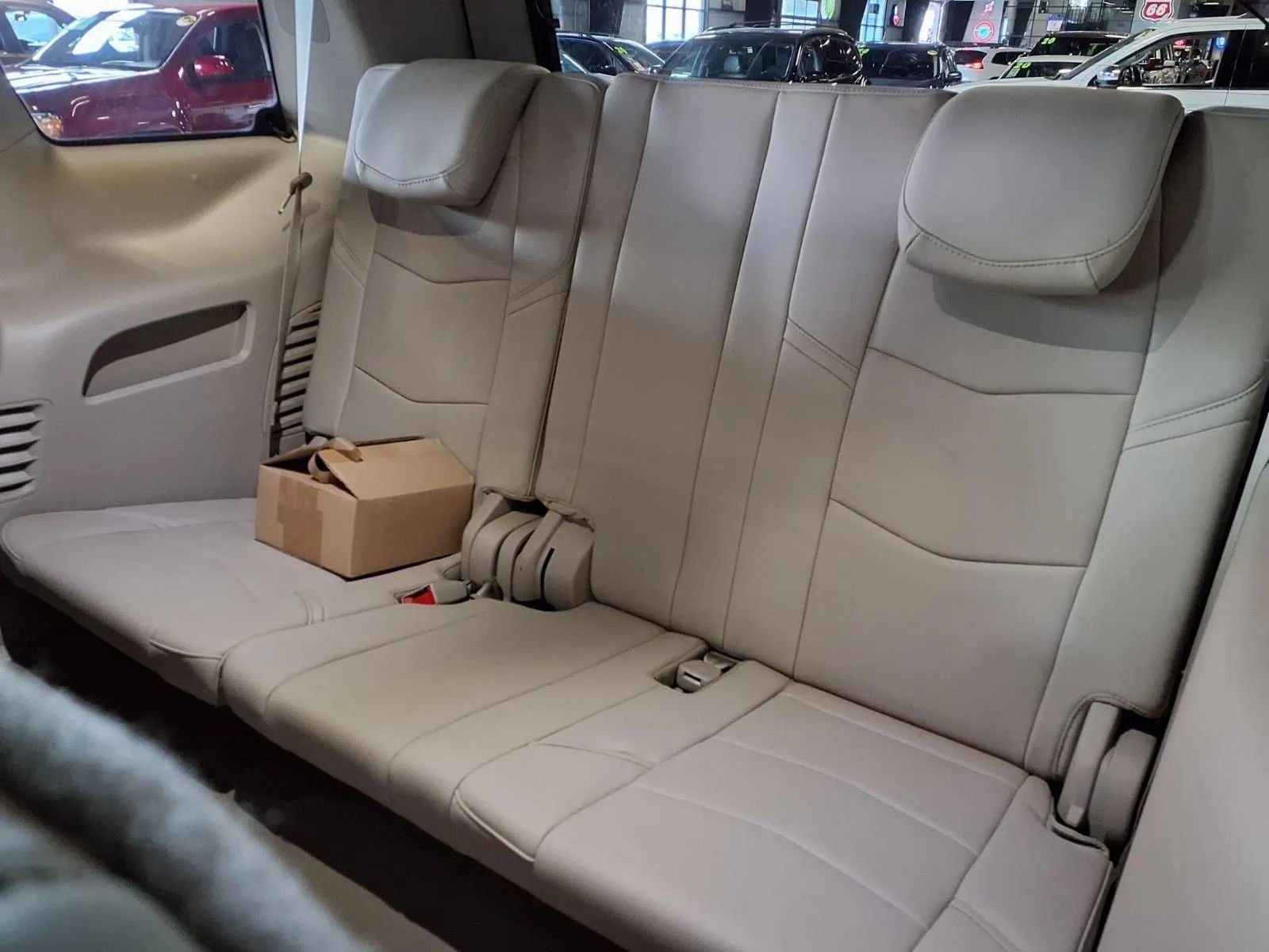 Used 2018 Cadillac Escalade Premium Luxury image 15