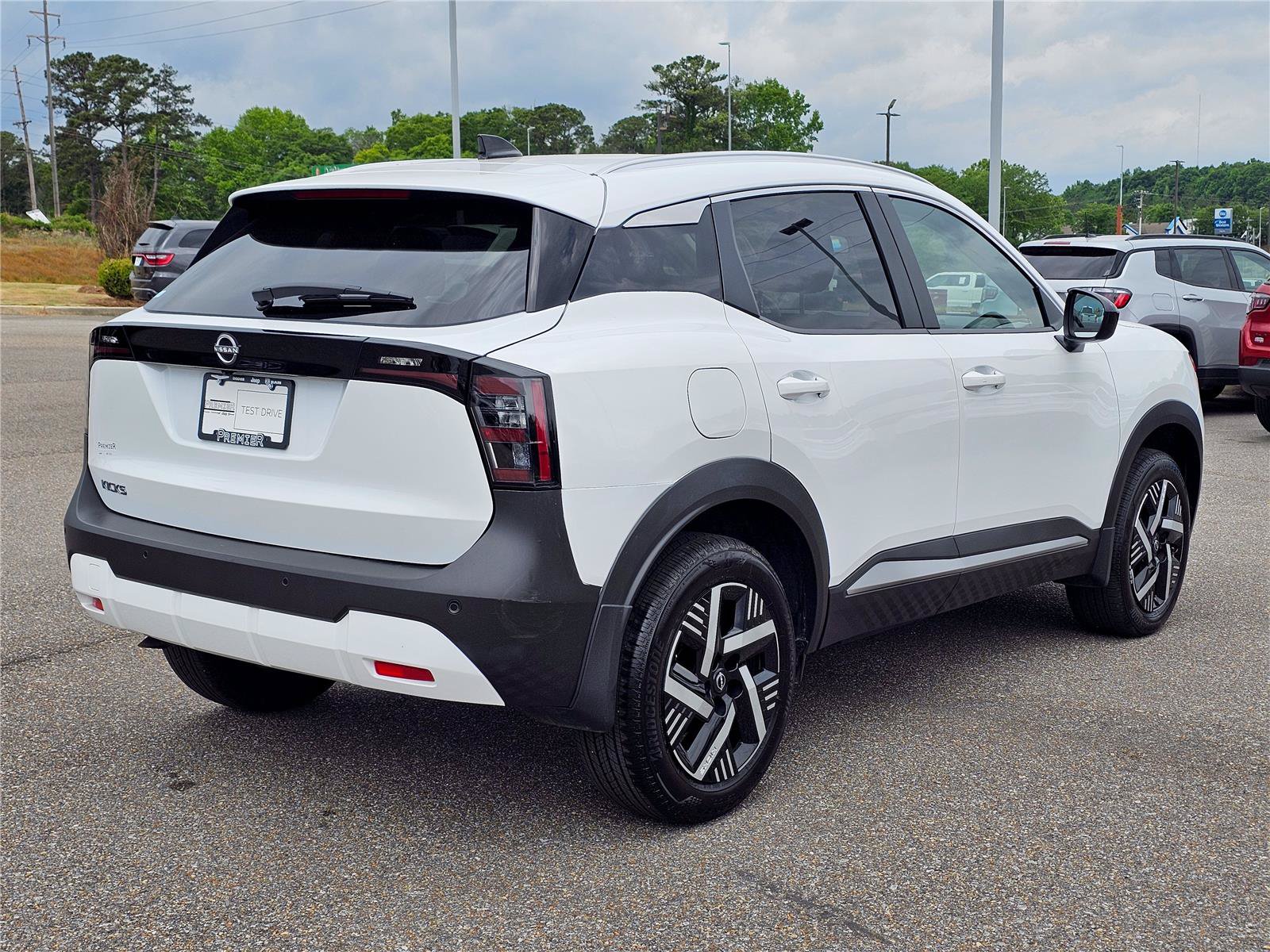 Used 2026 Nissan Kicks SV FWD image 8