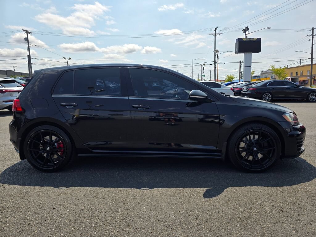 Used 2017 Volkswagen GTI SE FWD image 5