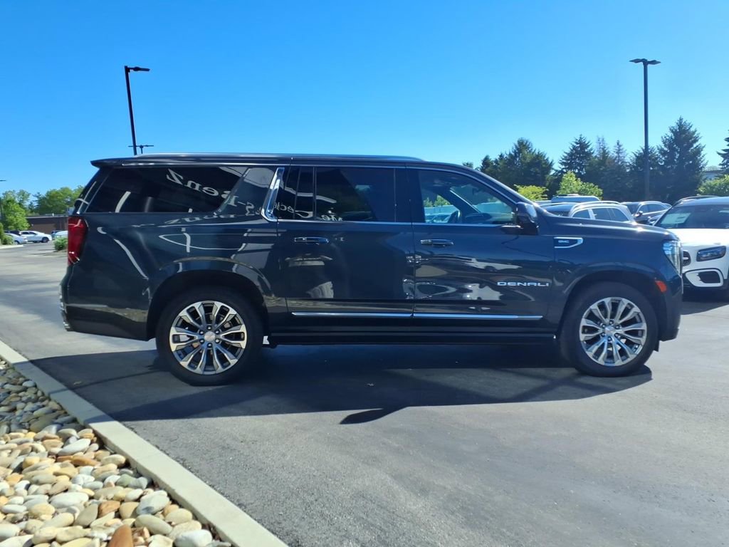 Used 2022 GMC Yukon XL Denali AWD/4WD image 7