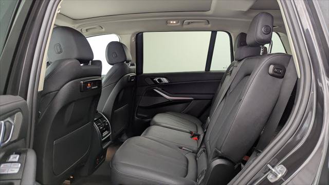 Used 2021 BMW X7 xDrive40i w/ Premium Package AWD/4WD image 17
