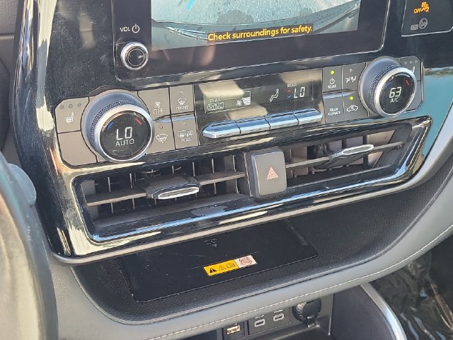 Used 2023 Toyota Highlander XLE FWD image 27