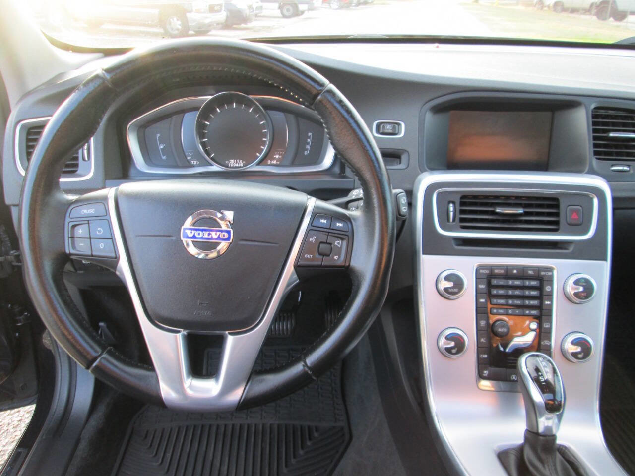 Used 2017 Volvo V60 T5 Premier w/ Convenience Package image 35