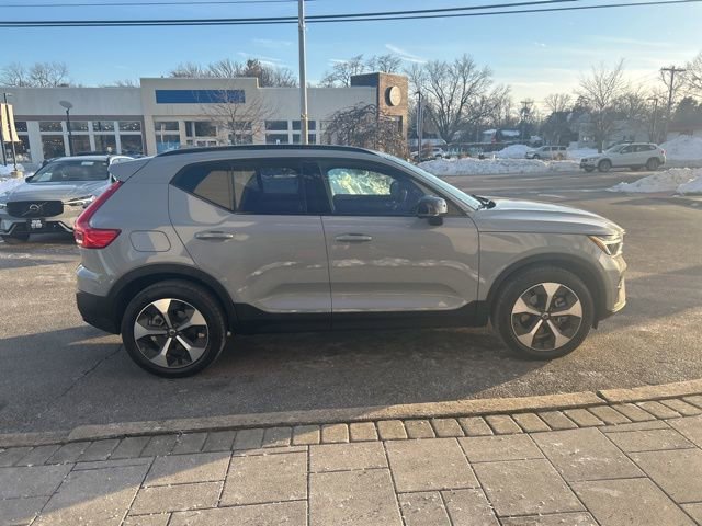 Used 2025 Volvo XC40 B5 Plus image 6