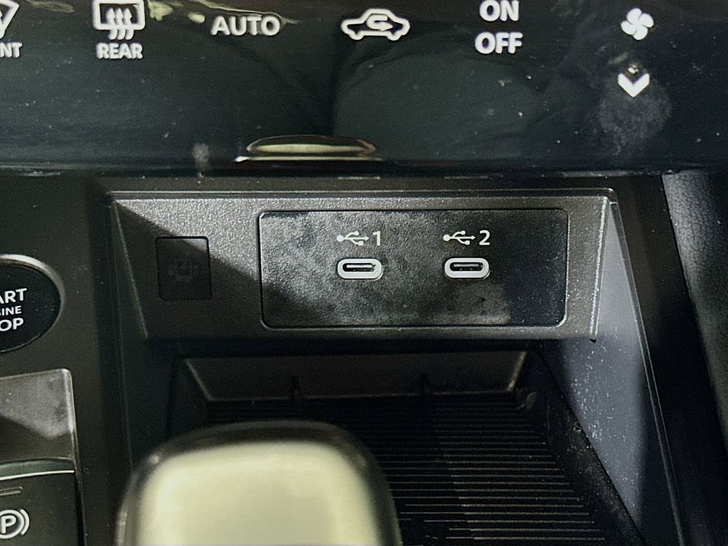 Used 2025 Nissan Kicks SR image 30