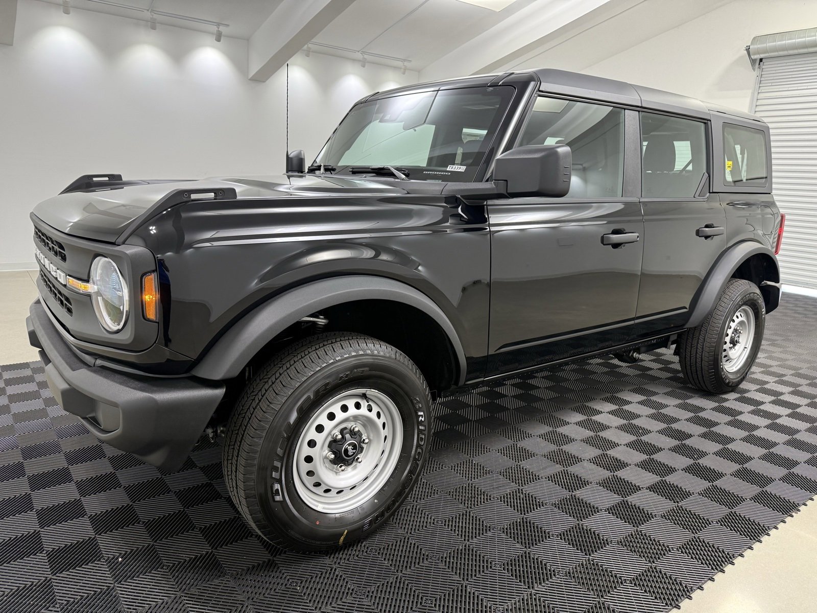 New 2025 Ford Bronco 4-Door image 3