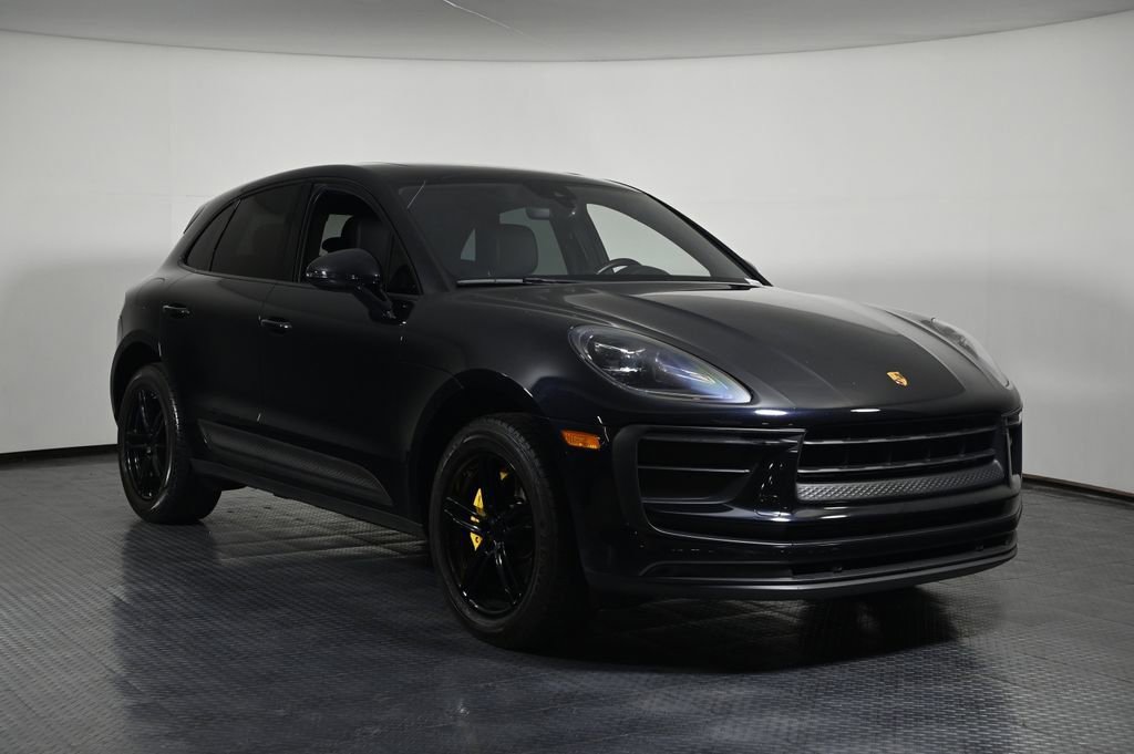 Certified 2022 Porsche Macan AWD/4WD image 9