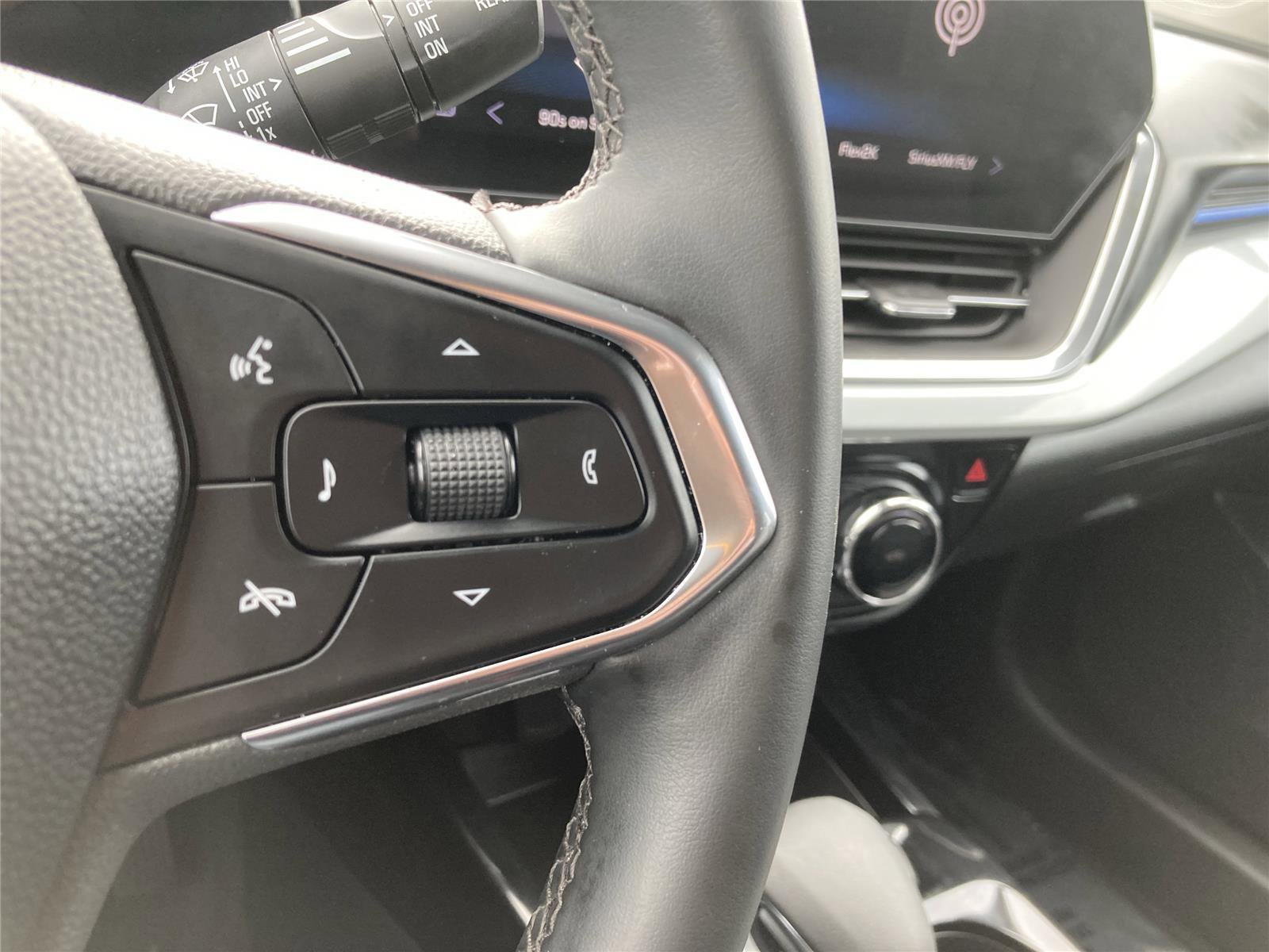 Used 2025 Chevrolet Trax LT w/ LT Convenience Package image 20