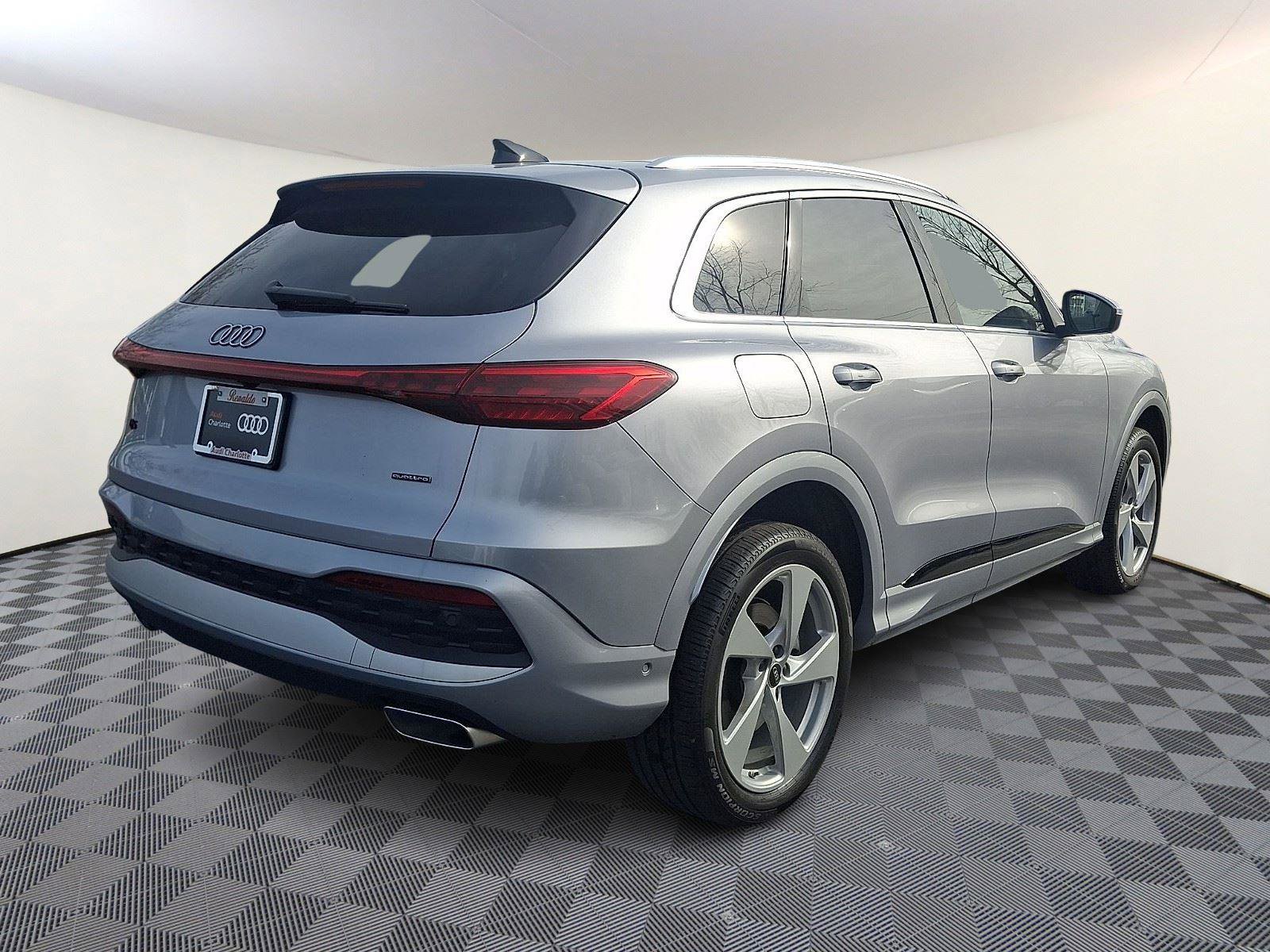 Used 2025 Audi Q5 Premium Plus w/ Premium Plus AWD/4WD image 6