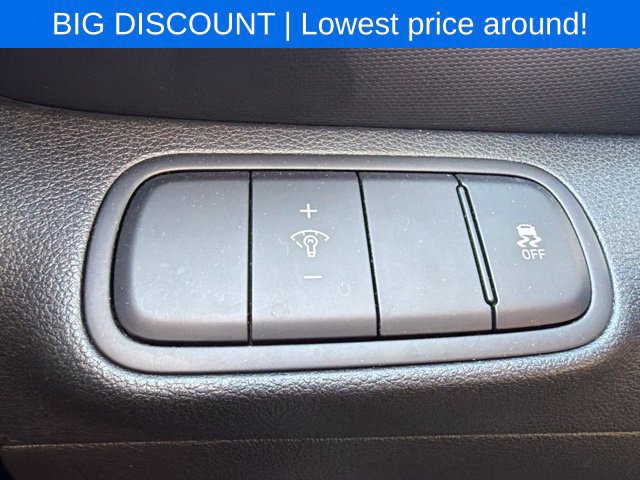 Used 2025 Hyundai Venue SEL FWD image 24