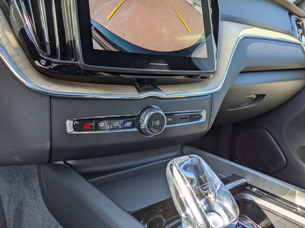 Certified 2026 Volvo XC60 B5 Core image 18
