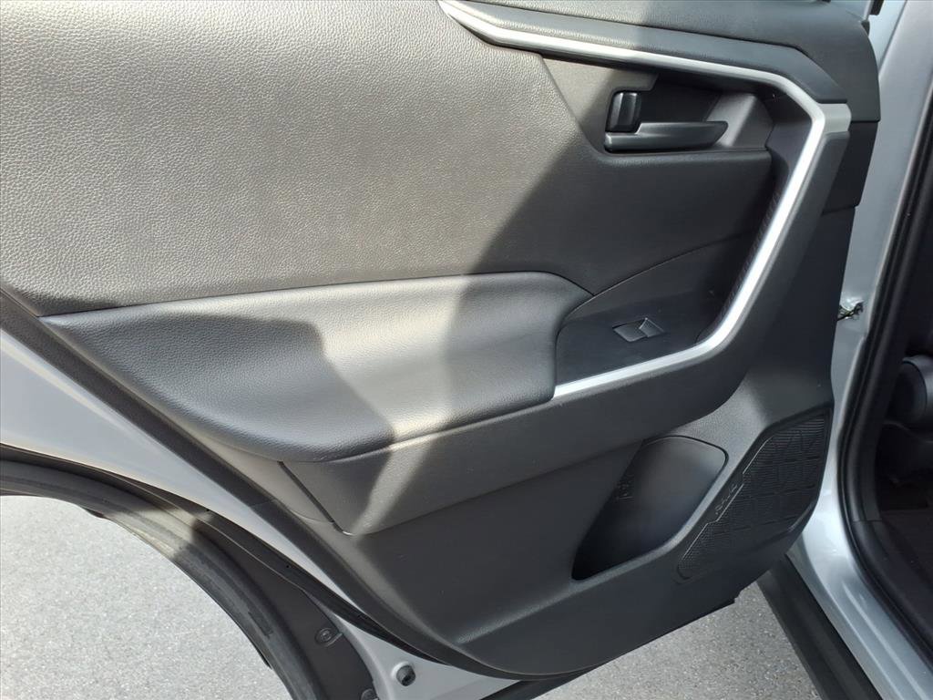Used 2022 Toyota RAV4 LE image 13