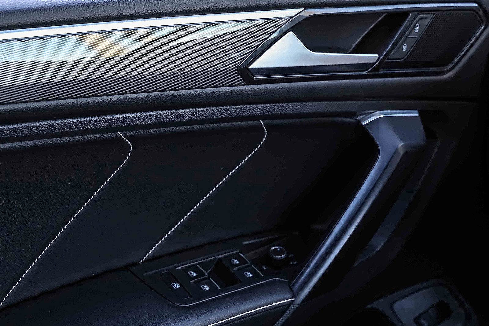 Used 2022 Volkswagen Tiguan SE R-Line image 16