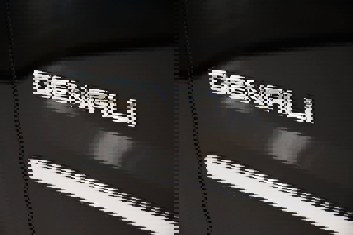 Used 2017 GMC Yukon Denali w/ Open Road Package image 16