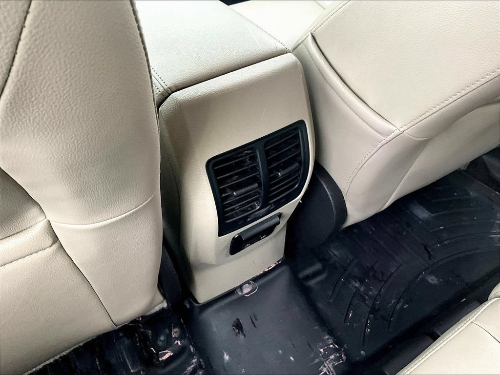 Used 2017 Ford Escape SE w/ SE Leather Comfort Package AWD/4WD image 12