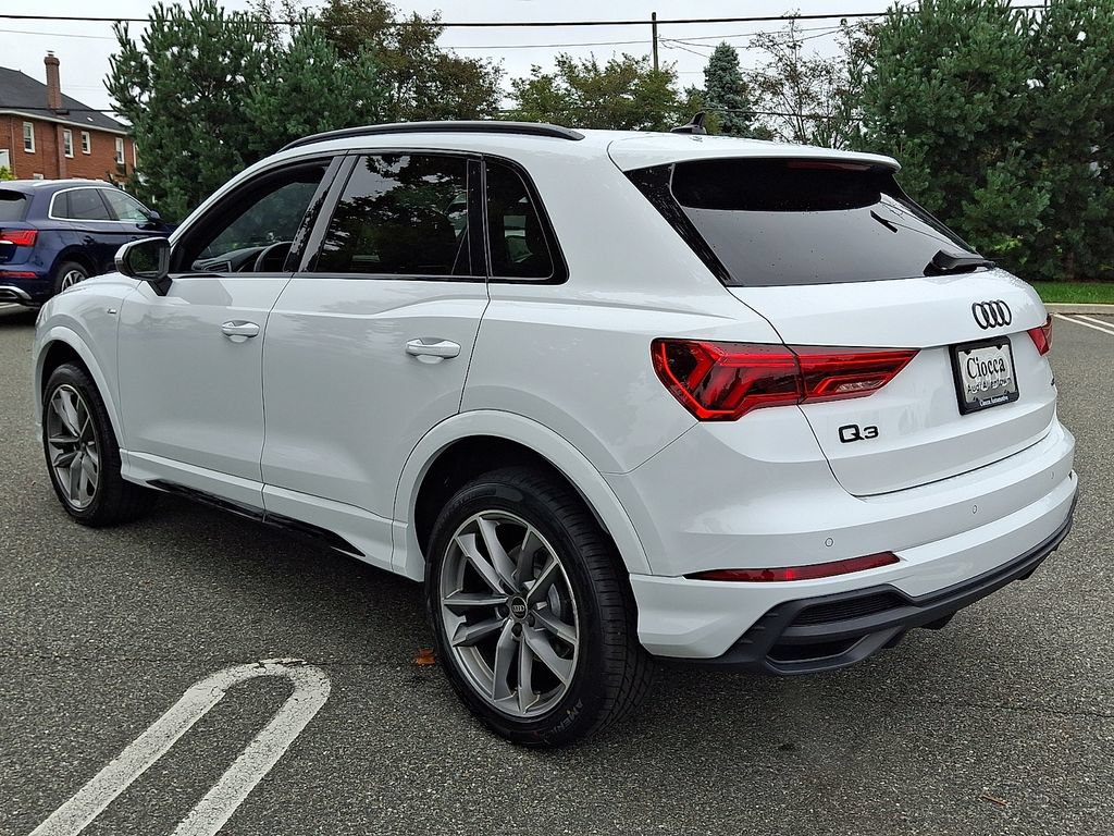 Used 2023 Audi Q3 2.0T Premium w/ Black Optic Sport Package AWD/4WD image 7
