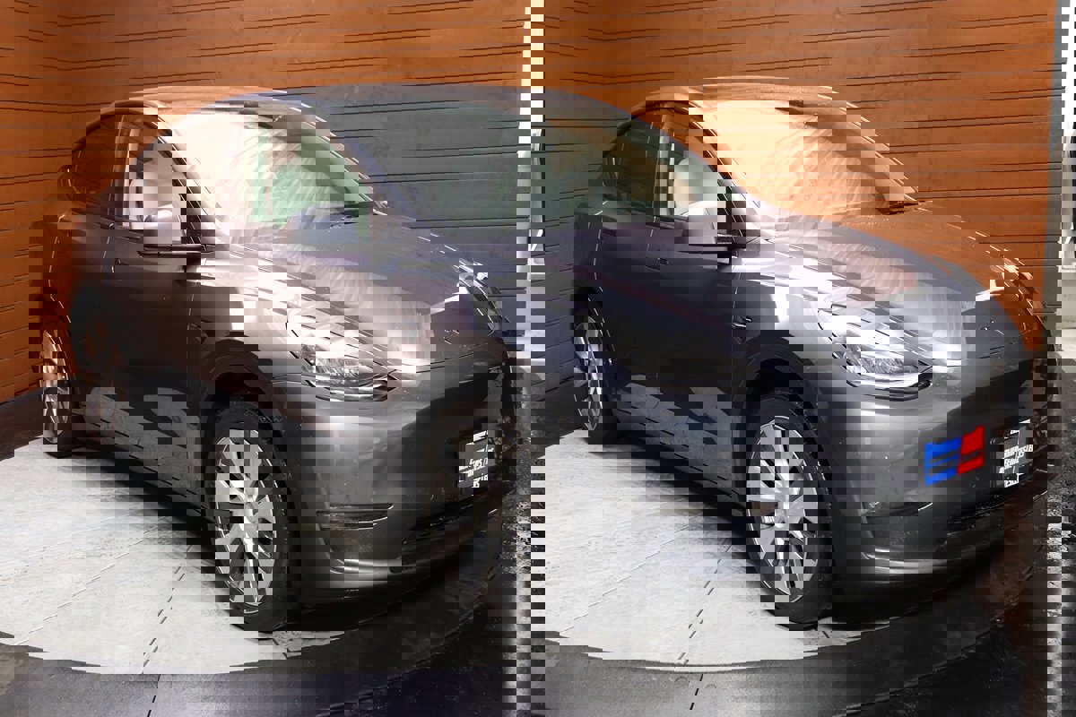 Used 2021 Tesla Model Y Long Range image 12