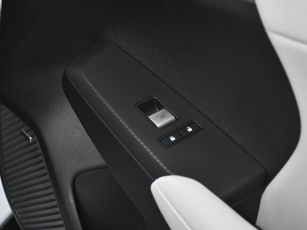 Used 2025 Mitsubishi Outlander SE image 17