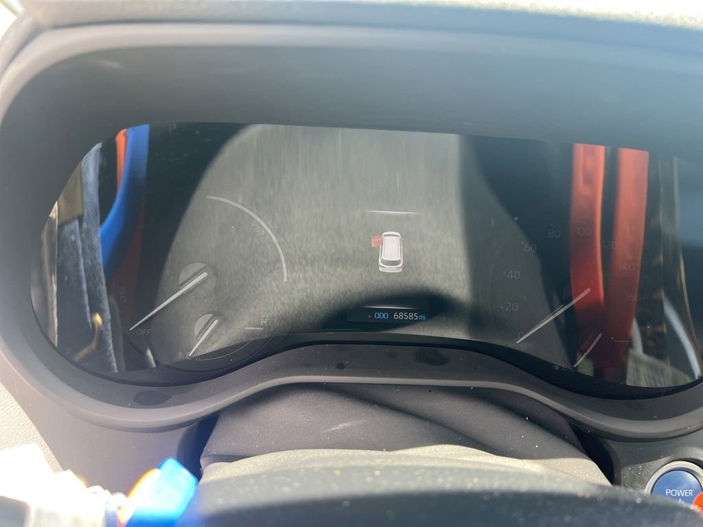 Used 2023 Toyota Sienna XLE FWD image 2