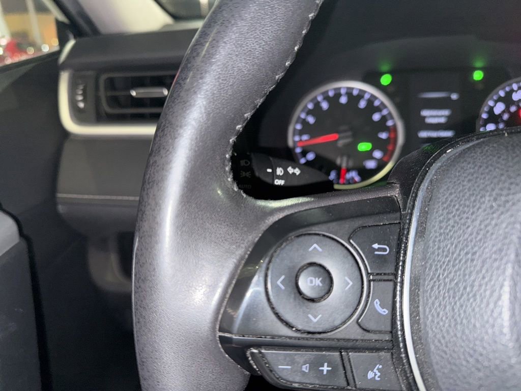 Used 2020 Toyota RAV4 XLE Premium image 24