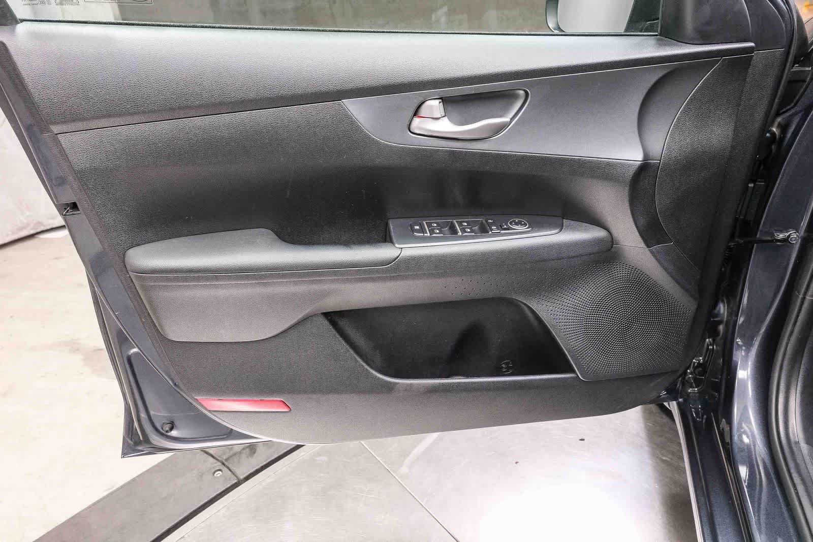 Used 2020 Kia Forte LXS FWD image 25