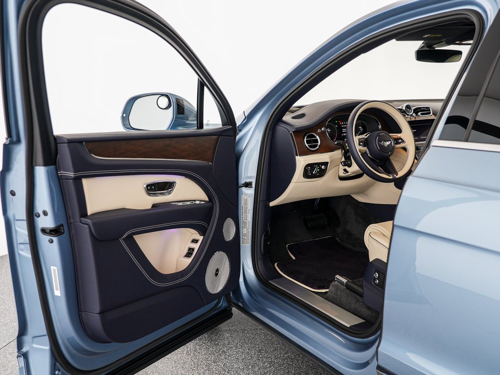 Certified 2023 Bentley Bentayga AWD/4WD image 12