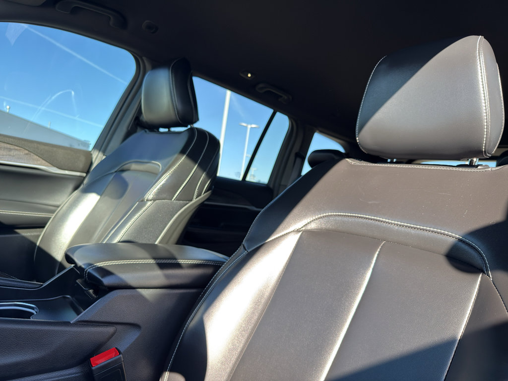 Used 2024 Jeep Grand Cherokee Limited w/ Black Appearance Package image 28