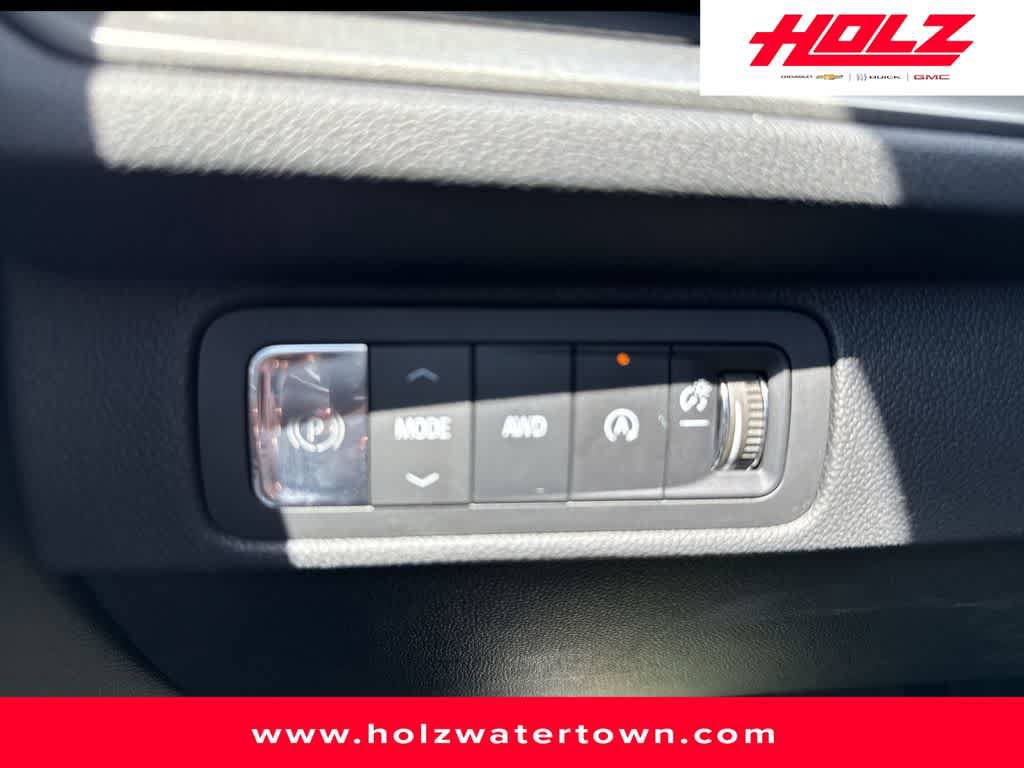 Certified 2025 Chevrolet Traverse LT AWD/4WD image 23