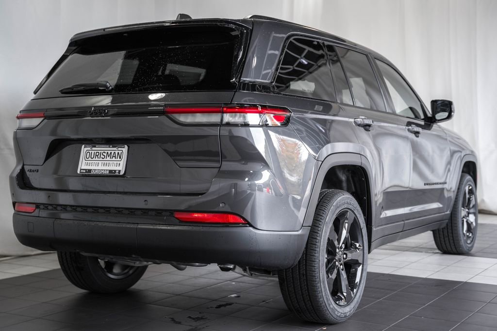New 2025 Jeep Grand Cherokee Altitude image 4
