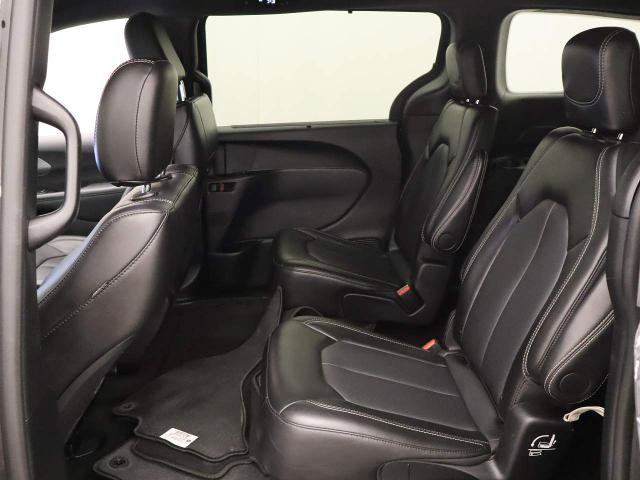 Used 2025 Chrysler Pacifica Select FWD image 37