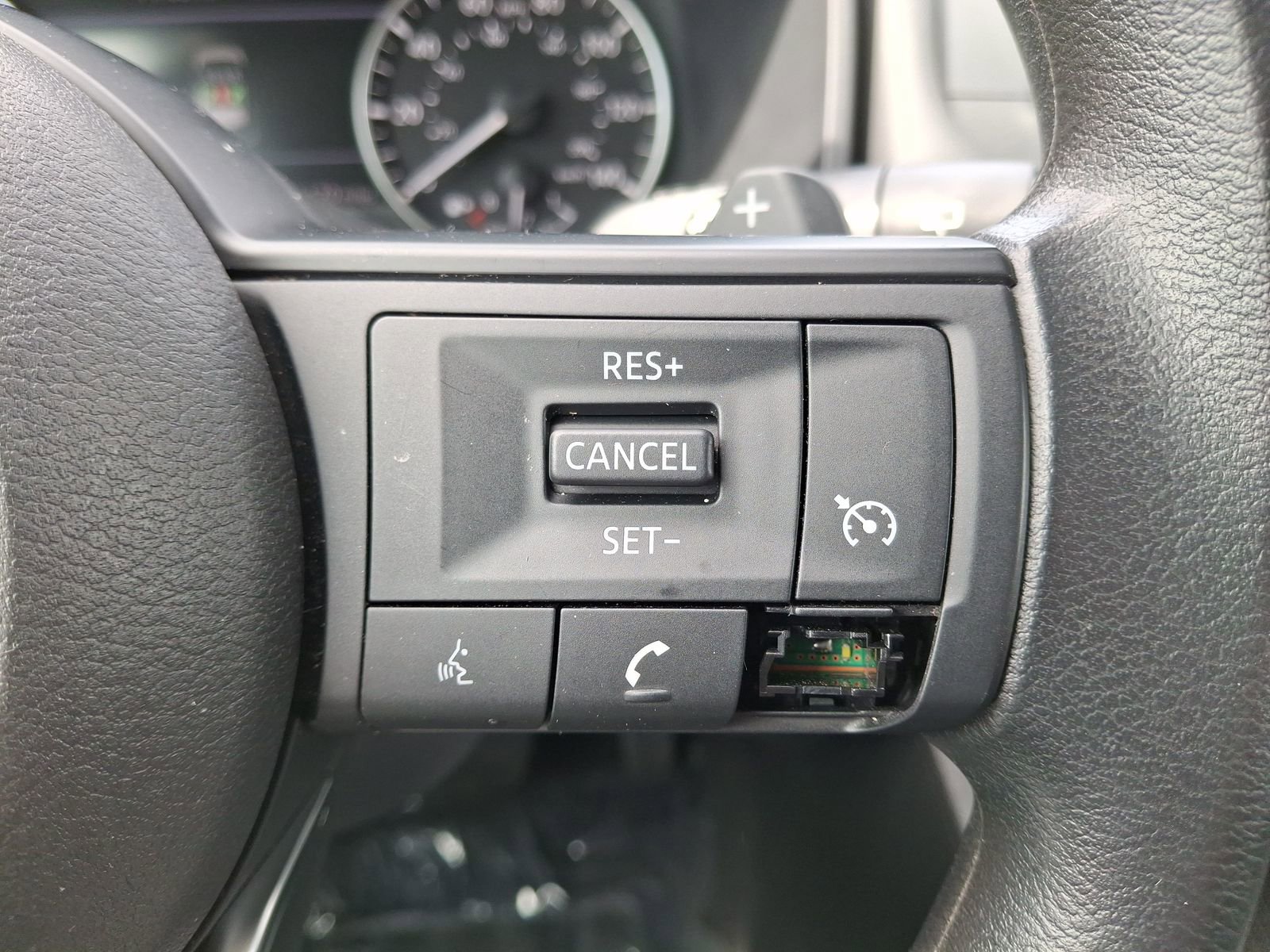 Used 2023 Nissan Rogue S image 14