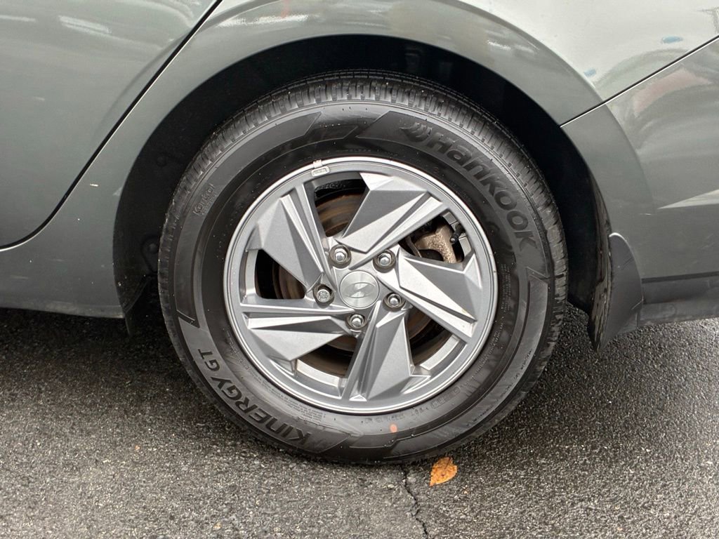 Used 2024 Hyundai Elantra SE image 45