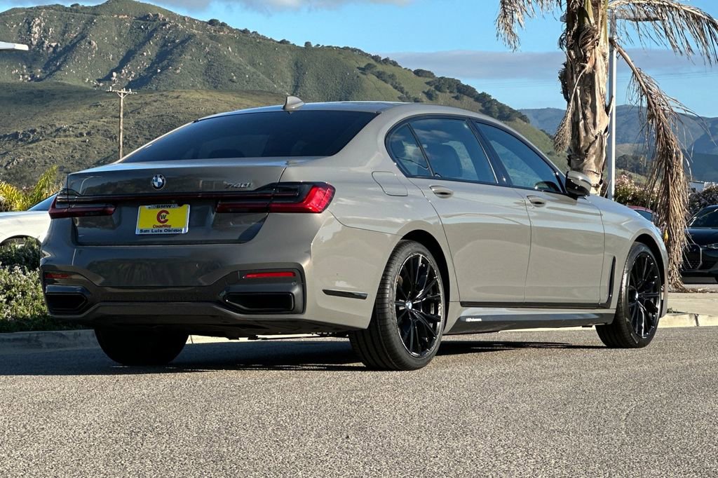 Used 2022 BMW 740i w/ M Sport Package image 3