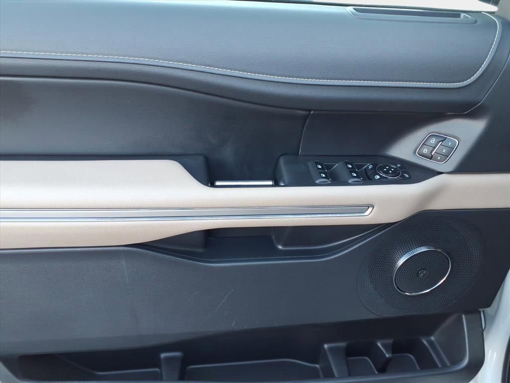 Used 2024 Ford Expedition Limited image 13