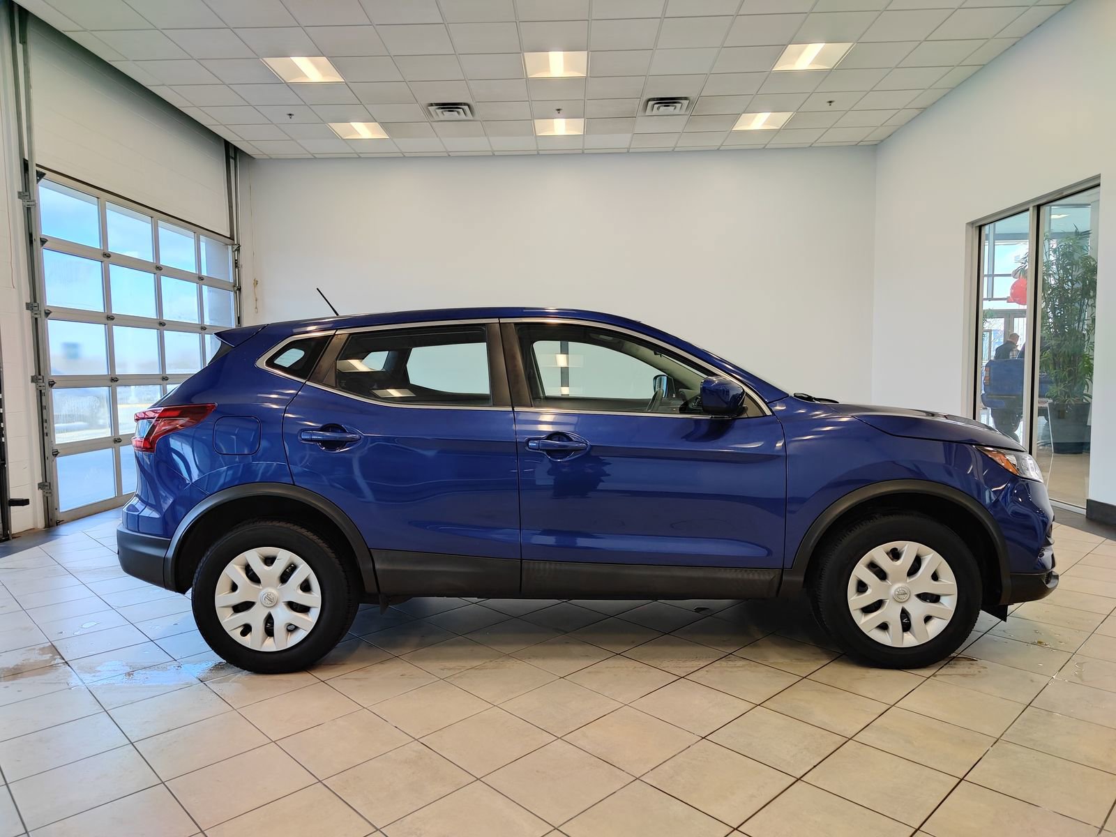 Used 2020 Nissan Rogue Sport S image 2
