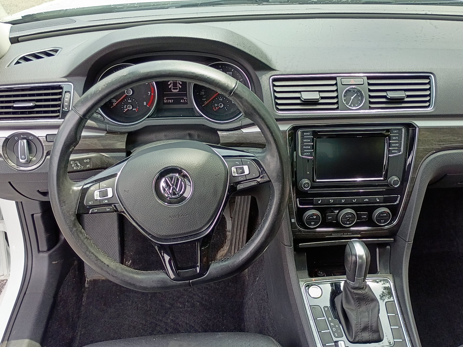 Used 2017 Volkswagen Passat 1.8T SE FWD image 10