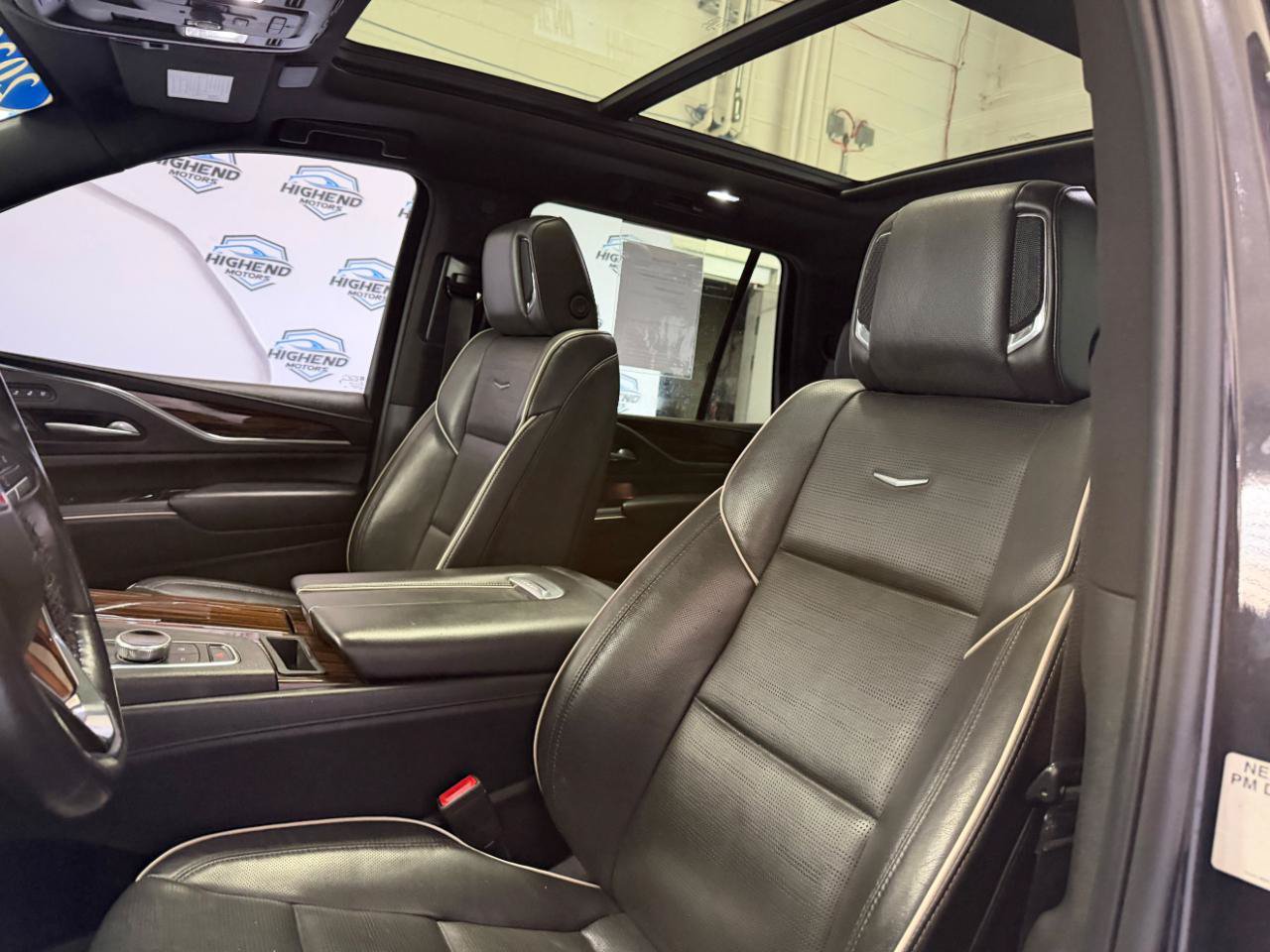 Used 2023 Cadillac Escalade Premium Luxury AWD/4WD image 15